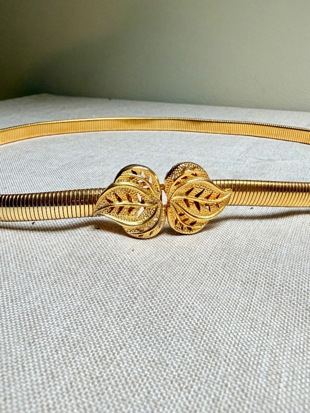 Vintage 1976 Mimi di N Leaf Belt Gold Tone Stretch